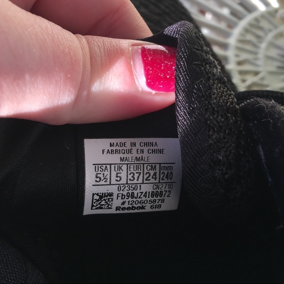 Black Reebok Boys 4 & 5&1/2! - Picture 7 of 8